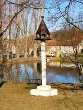 https://upload.wikimedia.org/wikipedia/commons/thumb/0/04/Pond_2%2C_Prague_Mi%C5%A1kovice.jpg/1280px-Pond_2%2C_Prague_Mi%C5%A1kovice.jpg