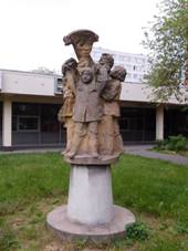 Praha Strizkov Binova plastika.jpg