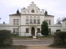 https://upload.wikimedia.org/wikipedia/commons/thumb/5/51/New_deanery_Vysehrad_Prague_CZ_819.jpg/1280px-New_deanery_Vysehrad_Prague_CZ_819.jpg