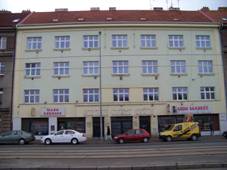 Vyso�any, Kolbenova 14, vchod do Svatyn� Krista Kr�le (01).jpg