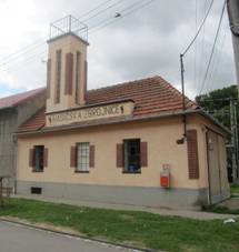 https://upload.wikimedia.org/wikipedia/commons/thumb/d/d5/Iva%C5%88_%28PV%29%2C_hasi%C4%8Dsk%C3%A1_zbrojnice.jpg/1280px-Iva%C5%88_%28PV%29%2C_hasi%C4%8Dsk%C3%A1_zbrojnice.jpg