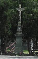 https://upload.wikimedia.org/wikipedia/commons/thumb/f/f5/Klopotovice%2C_h%C5%99bitov.jpg/1280px-Klopotovice%2C_h%C5%99bitov.jpg