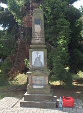 Podol� (PR), pomn�k.JPG