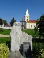 https://upload.wikimedia.org/wikipedia/commons/thumb/d/db/Troubky_%28PR%29%2C_pomn%C3%ADk_ob%C4%9Btem_povodn%C3%AD_%281%29.jpg/800px-Troubky_%28PR%29%2C_pomn%C3%ADk_ob%C4%9Btem_povodn%C3%AD_%281%29.jpg