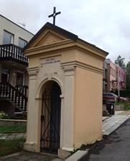 https://upload.wikimedia.org/wikipedia/commons/thumb/7/71/Vinary_%28P%C5%99erov%29%2C_kaple_z_r._1908.jpg/1024px-Vinary_%28P%C5%99erov%29%2C_kaple_z_r._1908.jpg