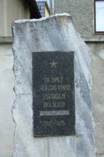 https://upload.wikimedia.org/wikipedia/commons/thumb/d/dd/Nekvasovy%2C_pam%C3%A1tn%C3%ADk_osvobozen%C3%AD.jpg/800px-Nekvasovy%2C_pam%C3%A1tn%C3%ADk_osvobozen%C3%AD.jpg