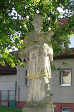 https://upload.wikimedia.org/wikipedia/commons/thumb/3/38/Socha_sv._Jana_Nepomuck%C3%A9ho%2C_%C5%98en%C4%8De%2C_4.jpg/800px-Socha_sv._Jana_Nepomuck%C3%A9ho%2C_%C5%98en%C4%8De%2C_4.jpg