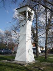 Overview of belltower at �st�edn� street in �t�rboholy, Prague.jpg