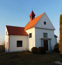 https://upload.wikimedia.org/wikipedia/commons/thumb/9/90/Kaple_ve_V%C5%A1estarech_%28Q94433479%29.jpg/1024px-Kaple_ve_V%C5%A1estarech_%28Q94433479%29.jpg