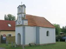 Kaple na n�vsi v Hrobc�ch (Q78792106) 01.jpg