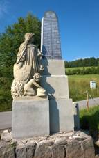 B�touchov 2014 - pomn�k ob�tem v�lky.jpg