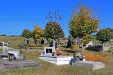 https://upload.wikimedia.org/wikipedia/commons/thumb/5/59/Slan%C3%A1%2C_Ho%C5%99ensko%2C_cemetery.jpg/1280px-Slan%C3%A1%2C_Ho%C5%99ensko%2C_cemetery.jpg