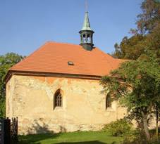 https://upload.wikimedia.org/wikipedia/commons/thumb/7/7a/Malikovice_CZ_All_Saints_church_582.jpg/800px-Malikovice_CZ_All_Saints_church_582.jpg