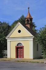 https://upload.wikimedia.org/wikipedia/commons/thumb/6/6e/Zb%C5%AFch%2C_chapel.jpg/800px-Zb%C5%AFch%2C_chapel.jpg