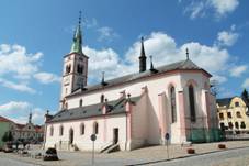 Ka�persk� Hory, kostel sv. Mark�ty (2013-08-15; 02).jpg