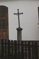 https://upload.wikimedia.org/wikipedia/commons/thumb/8/89/Doln%C3%AD_Koch%C3%A1nov_-_obnoven%C3%A1_kapli%C4%8Dka_a_statek.JPG/1024px-Doln%C3%AD_Koch%C3%A1nov_-_obnoven%C3%A1_kapli%C4%8Dka_a_statek.JPG