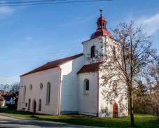 Pohled na kostel Neposkvrn�n�ho po�et� Panny Marie (2019)