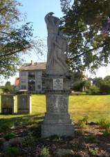 https://upload.wikimedia.org/wikipedia/commons/thumb/4/4f/Slapy%2C_Memorial.jpg/800px-Slapy%2C_Memorial.jpg
