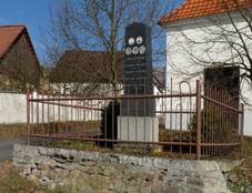 http://upload.wikimedia.org/wikipedia/commons/thumb/c/ca/Vesce_%28T%C3%A1bor_District%29%2C_memorial_01.jpg/1024px-Vesce_%28T%C3%A1bor_District%29%2C_memorial_01.jpg