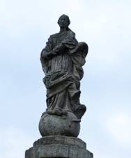 Kl�ter, socha Panny Marie Immaculaty.jpg