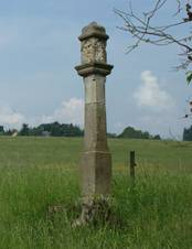 https://upload.wikimedia.org/wikipedia/commons/thumb/d/dc/P%C4%9Bkovice%2C_sloup.jpg/1280px-P%C4%9Bkovice%2C_sloup.jpg