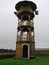 https://upload.wikimedia.org/wikipedia/commons/thumb/2/22/Rozhledna_Utvina.jpg/800px-Rozhledna_Utvina.jpg