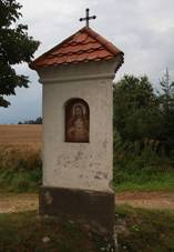 East part of wayshide shrines near Pucov, T�eb�� District.JPG