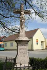Wayside cross in Rapotice, T�eb�� District.JPG