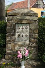 World War II memorial in Rapotice, T�eb�� District.JPG