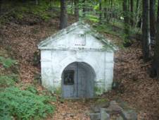 Kapli�ka u Radostn� stud�nky u cesty na Koz�kov (Q37455267).jpg