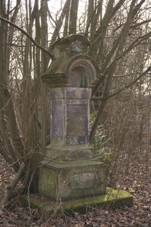 V�elibice - podstavec k��e ji�n� od �p. 44.jpg