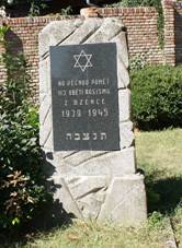 Jewish cemetery in Bzenec 07.JPG