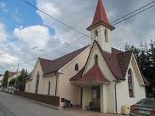https://upload.wikimedia.org/wikipedia/commons/thumb/e/ef/Pote%C4%8D%2C_kaple.jpg/1024px-Pote%C4%8D%2C_kaple.jpg