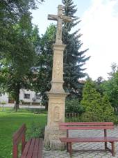 �umice (UH), k�� u kostela.jpg