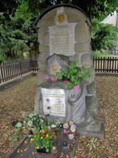 Vrb�tice (Vlachovice), pomn�k.jpg