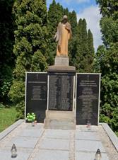https://upload.wikimedia.org/wikipedia/commons/thumb/f/fb/Halenkov%2C_pomn%C3%ADk.jpg/800px-Halenkov%2C_pomn%C3%ADk.jpg