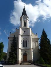 https://upload.wikimedia.org/wikipedia/commons/thumb/2/2f/Ho%C5%A1%C5%A5%C3%A1lkov%C3%A1%2C_evangelick%C3%BD_kostel_%282%29.jpg/800px-Ho%C5%A1%C5%A5%C3%A1lkov%C3%A1%2C_evangelick%C3%BD_kostel_%282%29.jpg