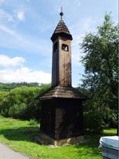 https://upload.wikimedia.org/wikipedia/commons/thumb/f/fb/Mikul%C5%AFvka%2C_zvonice_%282%29.jpg/800px-Mikul%C5%AFvka%2C_zvonice_%282%29.jpg
