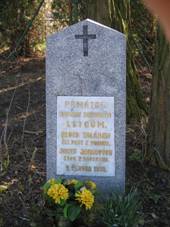 https://upload.wikimedia.org/wikipedia/commons/thumb/7/7f/Prace-Pomnik_letcu.jpg/800px-Prace-Pomnik_letcu.jpg