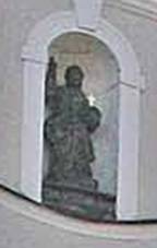 http://upload.wikimedia.org/wikipedia/commons/3/3b/Choce%C5%88_-_kostel_Svat%C3%A9ho_Franti%C5%A1ka_Seraf%C3%ADnsk%C3%A9ho.jpg