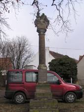 https://upload.wikimedia.org/wikipedia/commons/thumb/c/c4/%C4%8C%C3%AD%C5%88ov_sloup.JPG/800px-%C4%8C%C3%AD%C5%88ov_sloup.JPG