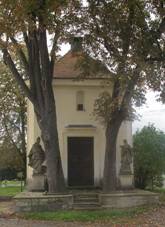 https://upload.wikimedia.org/wikipedia/commons/thumb/c/c8/Strkovice_kaple2.JPG/1280px-Strkovice_kaple2.JPG