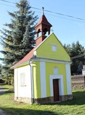 https://upload.wikimedia.org/wikipedia/commons/thumb/8/84/Kov%C3%A1%C5%99ov_%28%C4%8Cichalov%29%2C_kapli%C4%8Dka_%282%29.jpg/800px-Kov%C3%A1%C5%99ov_%28%C4%8Cichalov%29%2C_kapli%C4%8Dka_%282%29.jpg