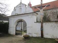 Olbramkostel, kostel, br�na.jpg