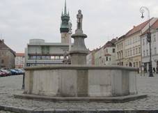 Znojmo, Masarykovo n�m�st�, ka�na.jpg