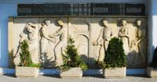 GuentherZ 2011-04-23 0073 Znojmo Bahnhof Relief2.jpg